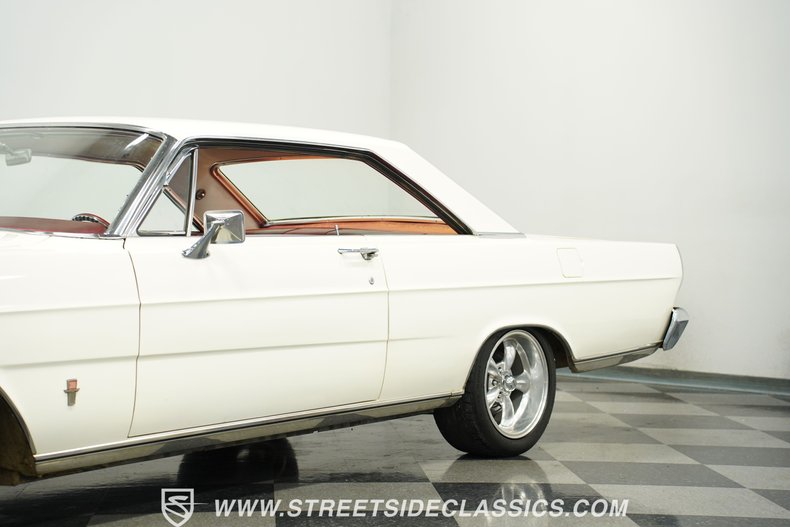 Ford-Galaxie-1965-Wimbledon-White-Red-34