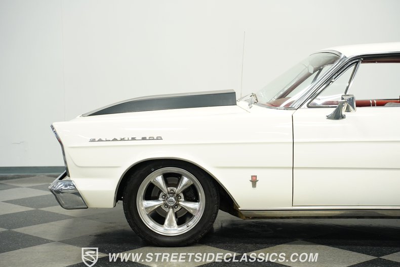 Ford-Galaxie-1965-Wimbledon-White-Red-35