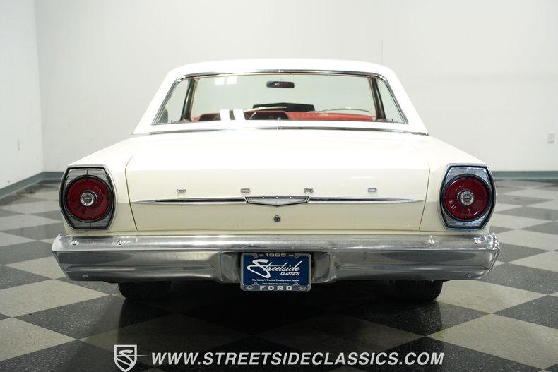 Ford-Galaxie-1965-Wimbledon-White-Red-37