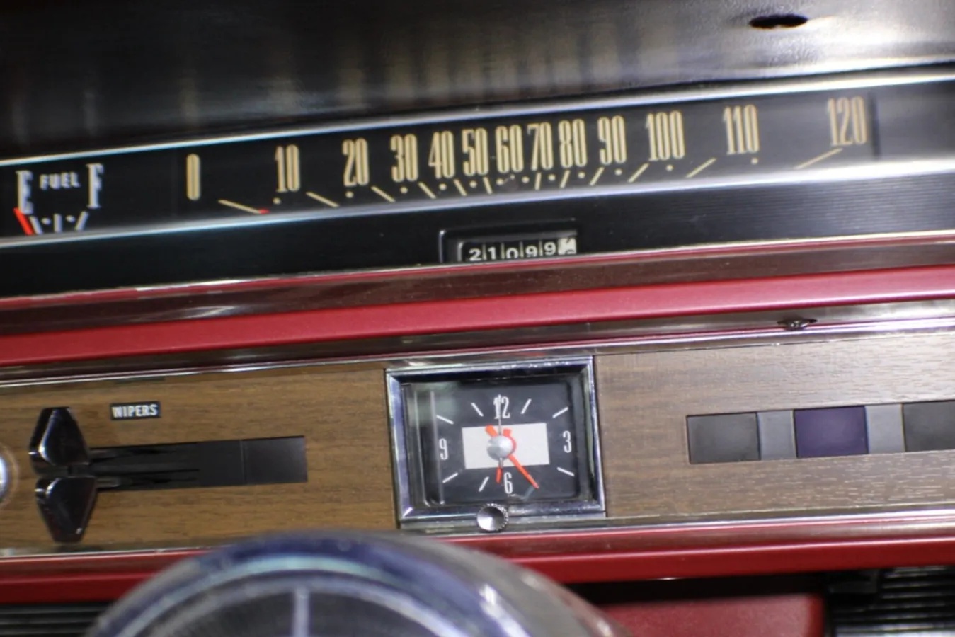 Ford-Galaxie-1966-Burgundy-Red-12