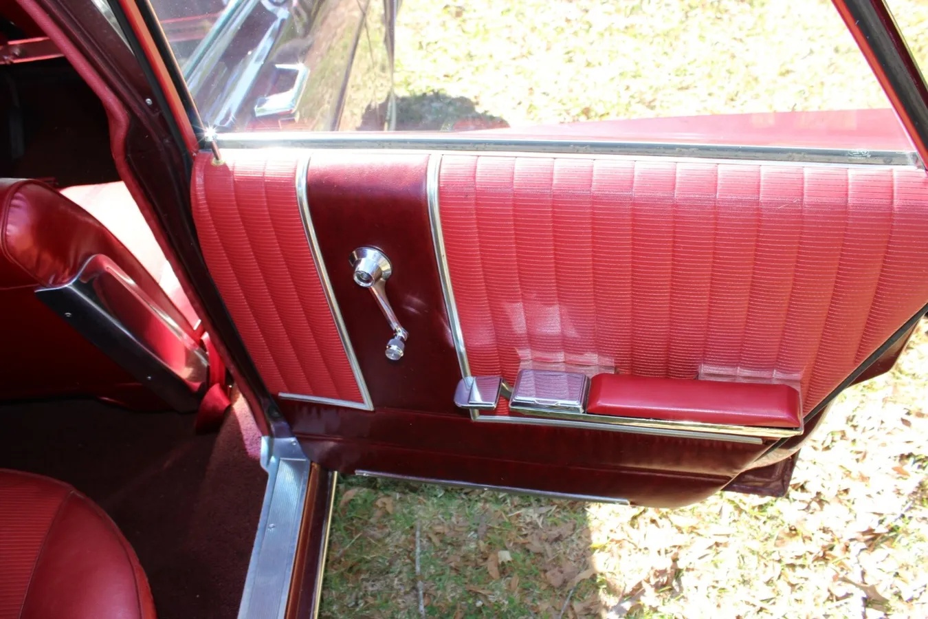 Ford-Galaxie-1966-Burgundy-Red-7