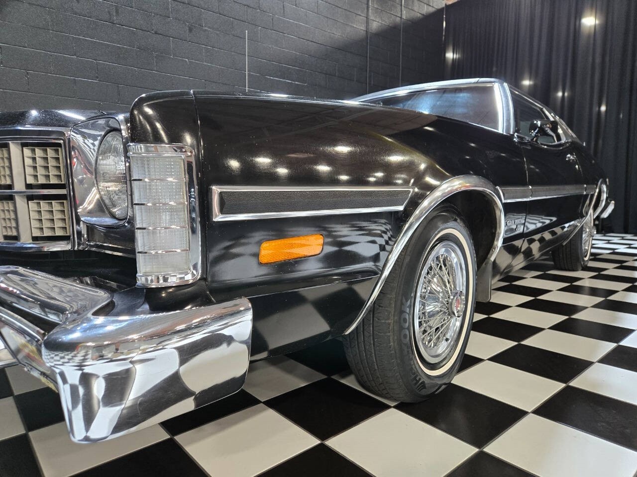 Ford-Gran-Torino-Elite-1974-Coupe-21