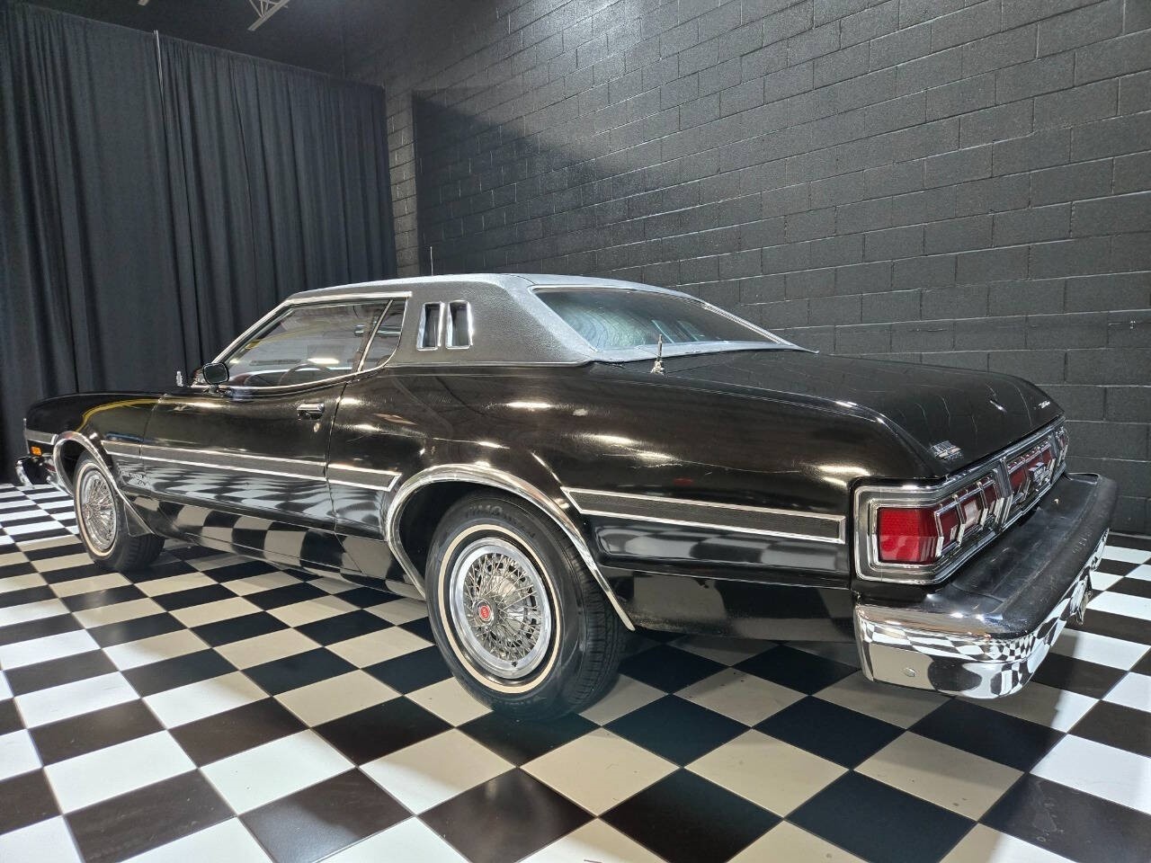 Ford-Gran-Torino-Elite-1974-Coupe-30