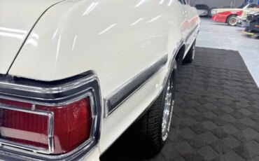 Ford-Gran-torino-1974-White-Black-1