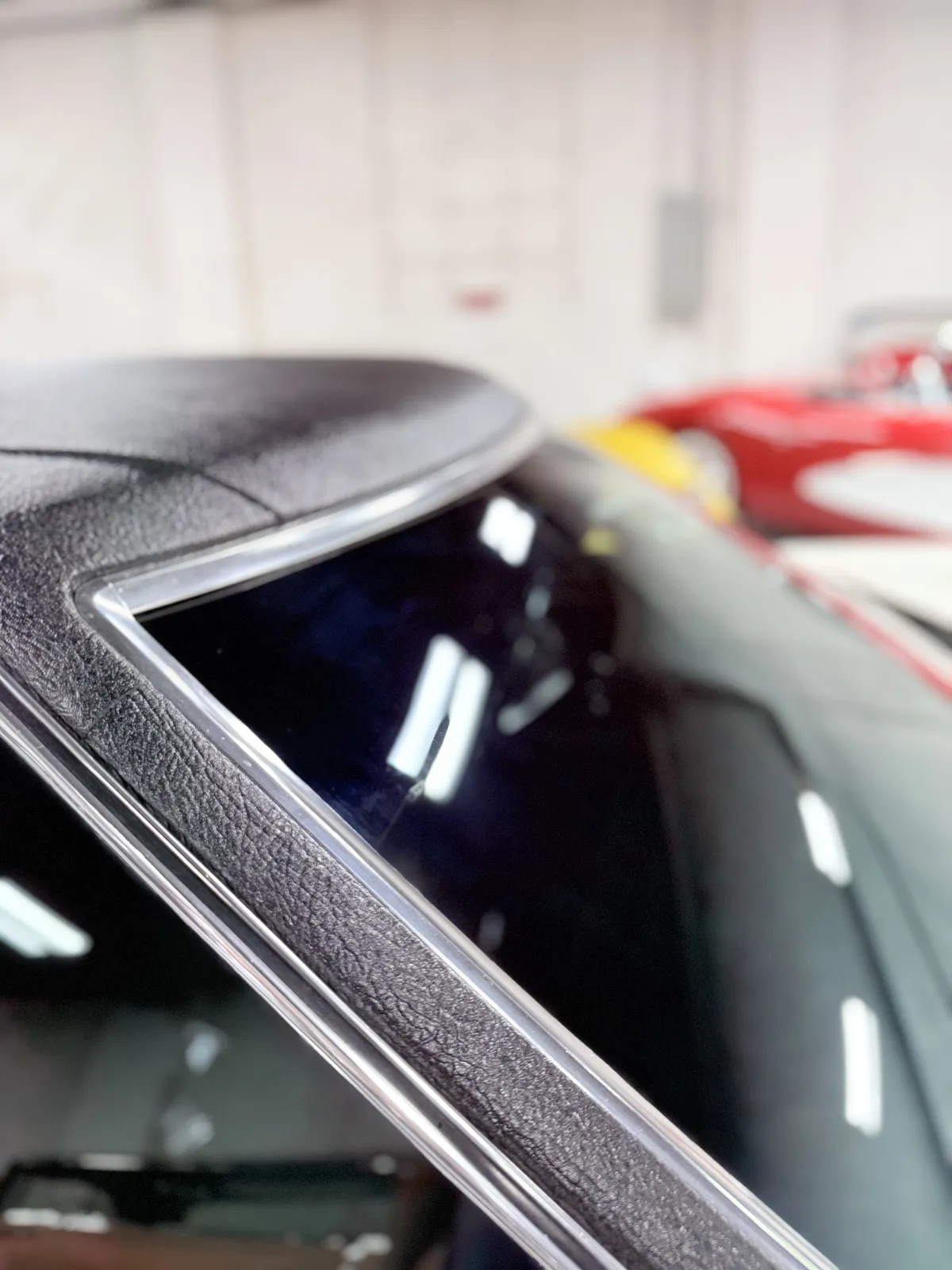 Ford-Gran-torino-1974-White-Black-13