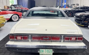 Ford-Gran-torino-1974-White-Black-14