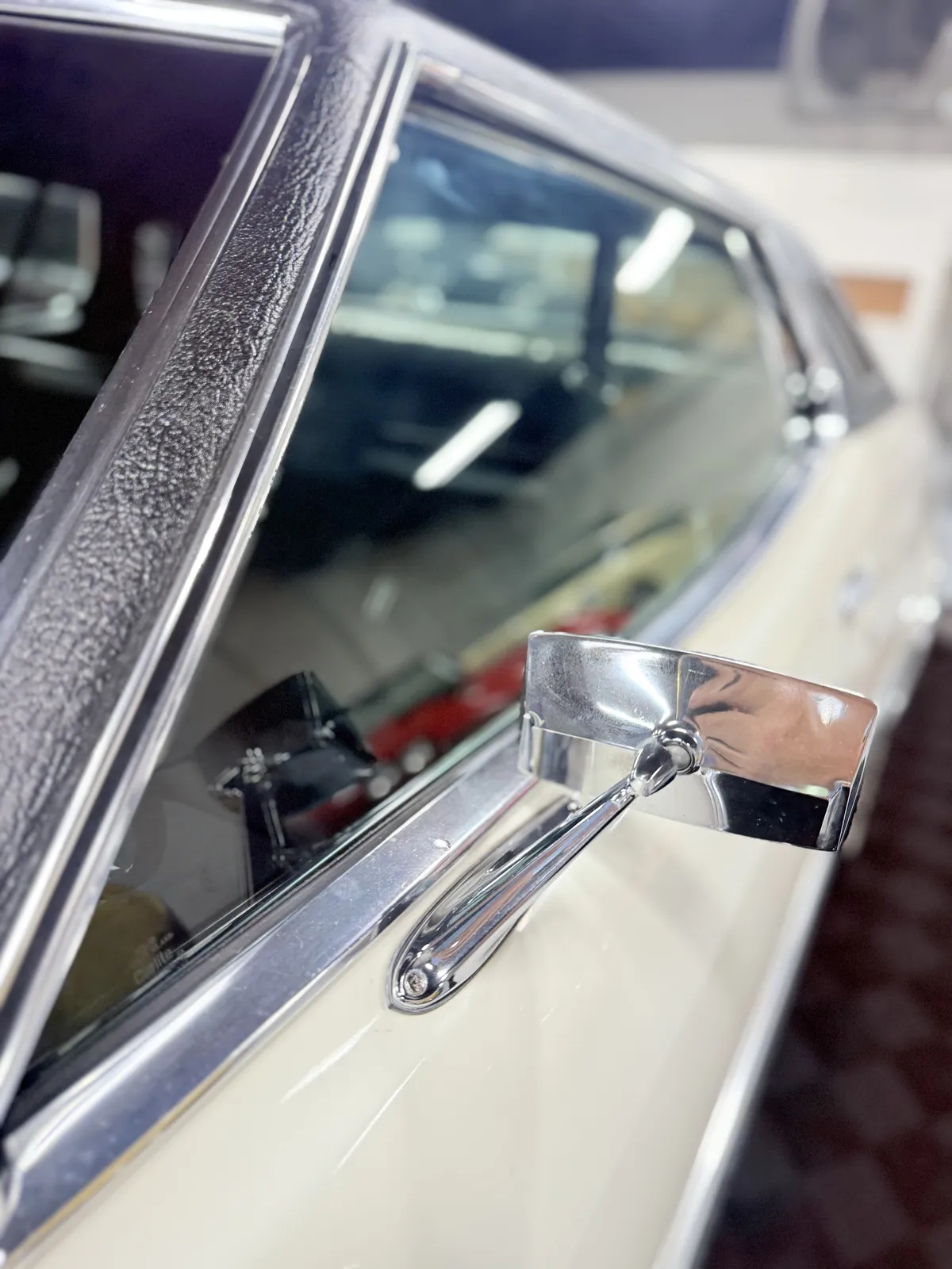 Ford-Gran-torino-1974-White-Black-14