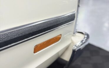 Ford-Gran-torino-1974-White-Black-17