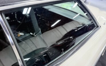 Ford-Gran-torino-1974-White-Black-2
