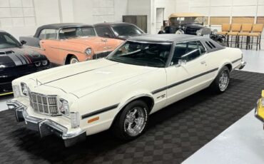 Ford-Gran-torino-1974-White-Black