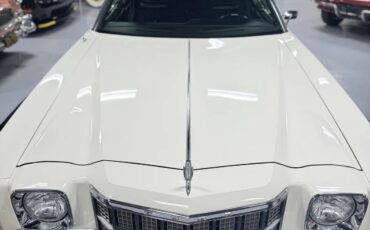 Ford-Gran-torino-1974-White-Black-4