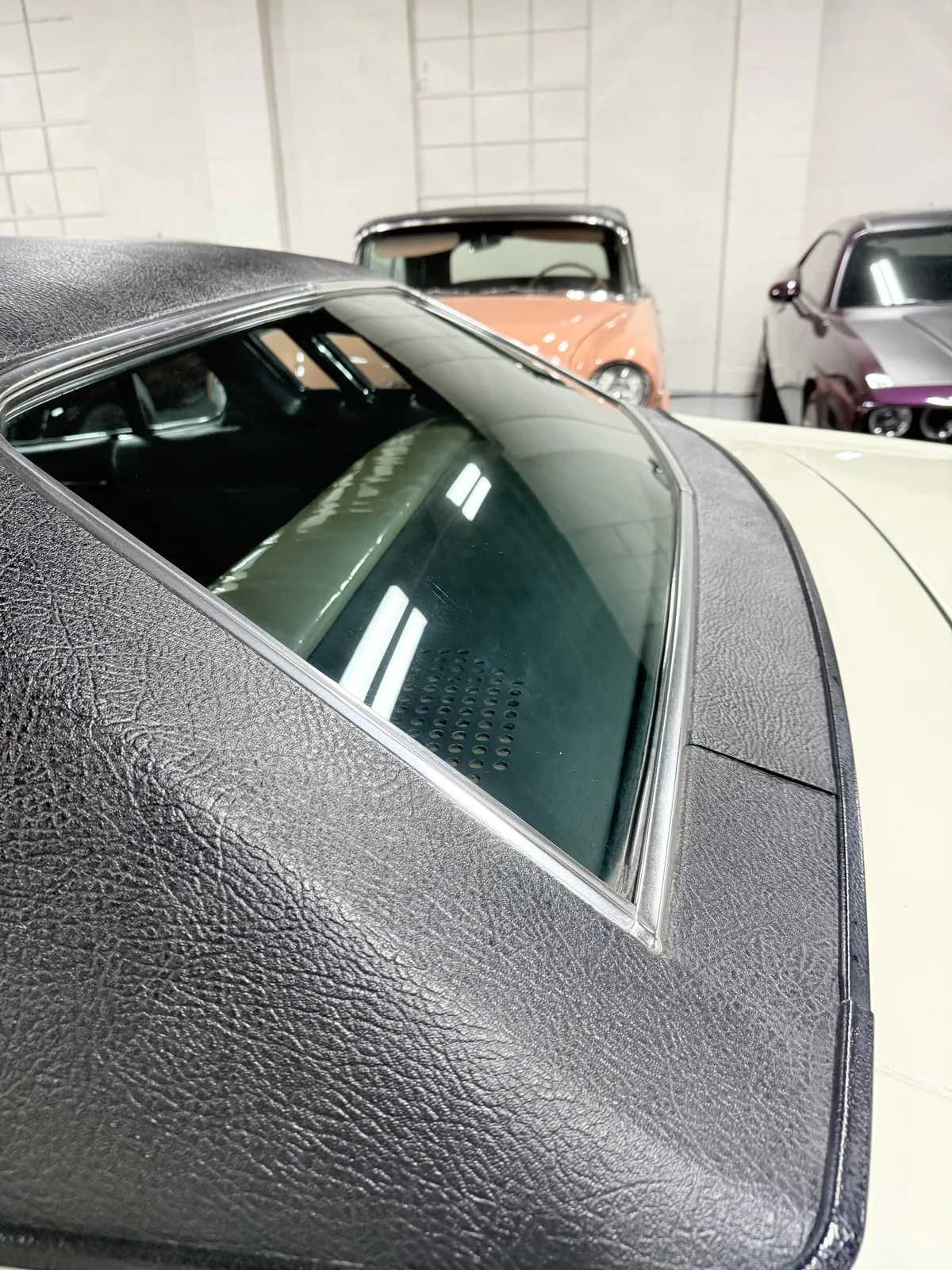 Ford-Gran-torino-1974-White-Black-5