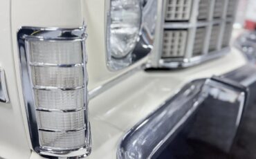 Ford-Gran-torino-1974-White-Black-8