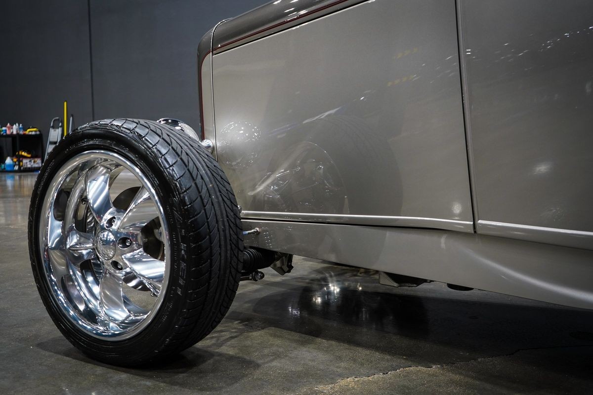 Ford-HIGHBOY-1932-10