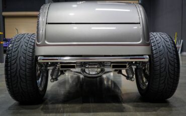 Ford-HIGHBOY-1932-3