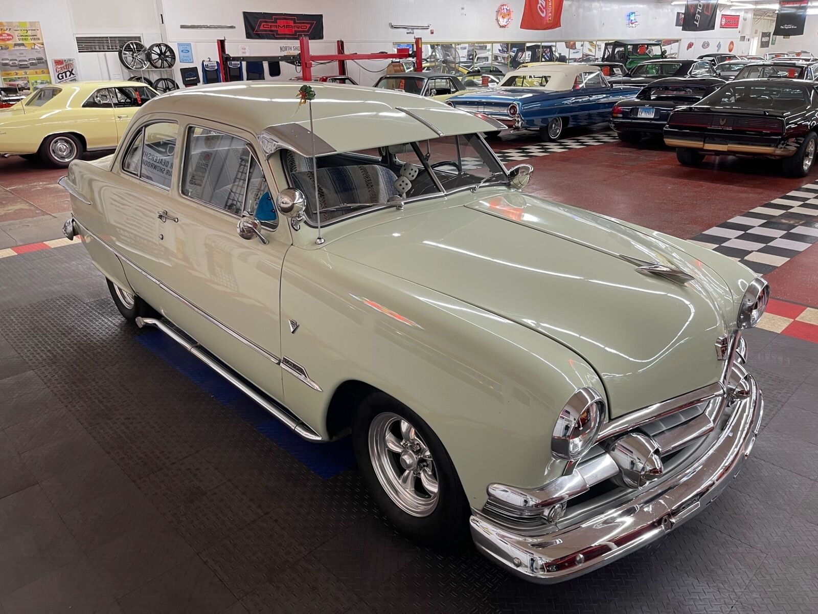 Ford-Hot-Rod-Street-Rod-1951-18