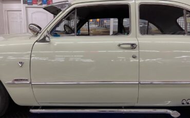 Ford-Hot-Rod-Street-Rod-1951-22