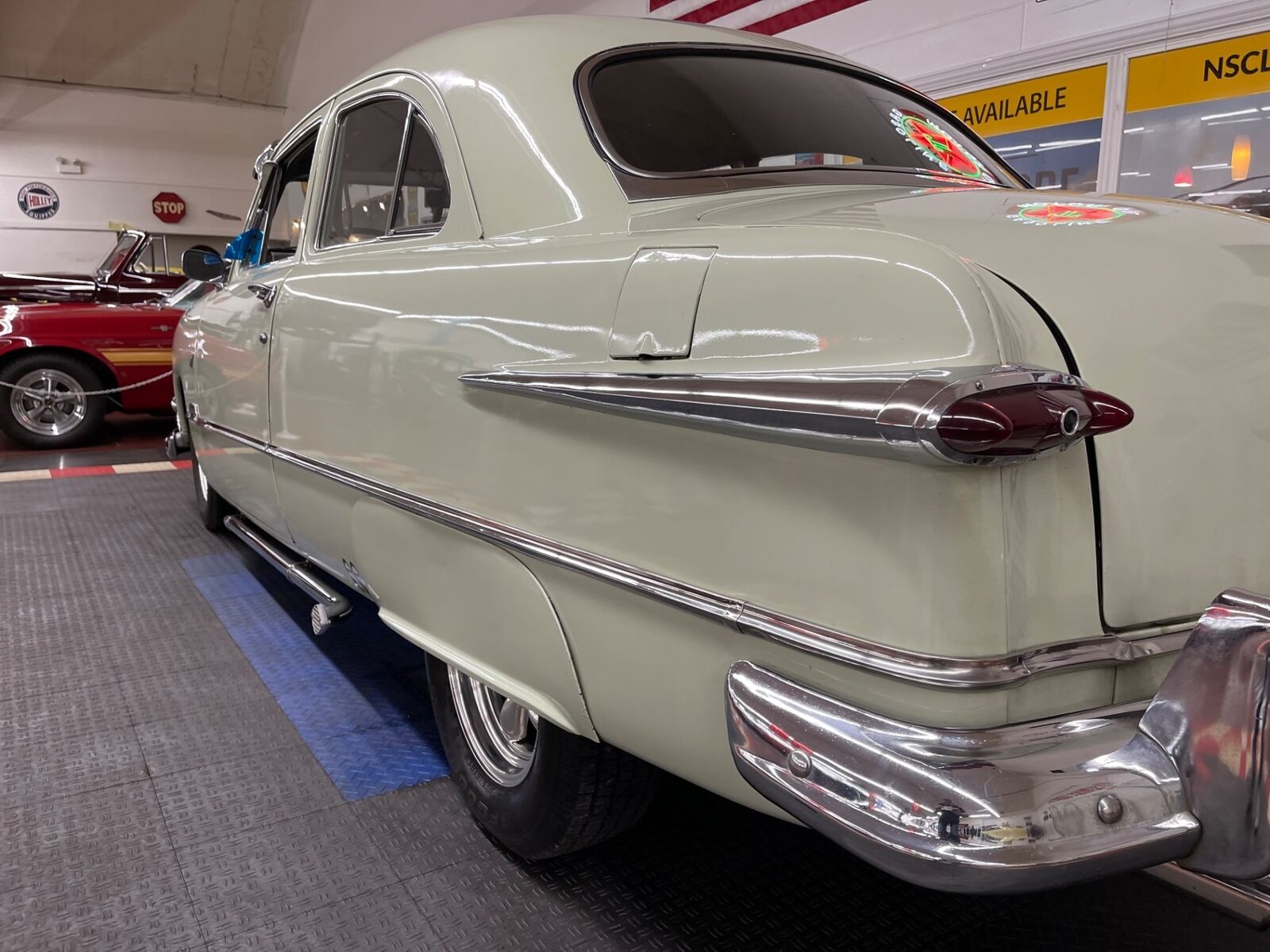 Ford-Hot-Rod-Street-Rod-1951-24