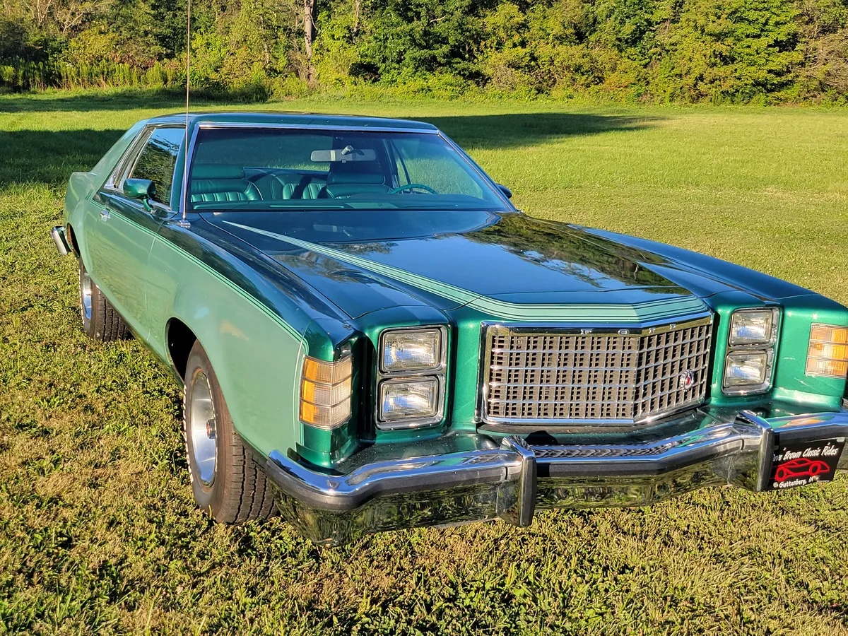 Ford-Ltd-ii-1978-Light-Green-amp-Dark-Green-Green-2