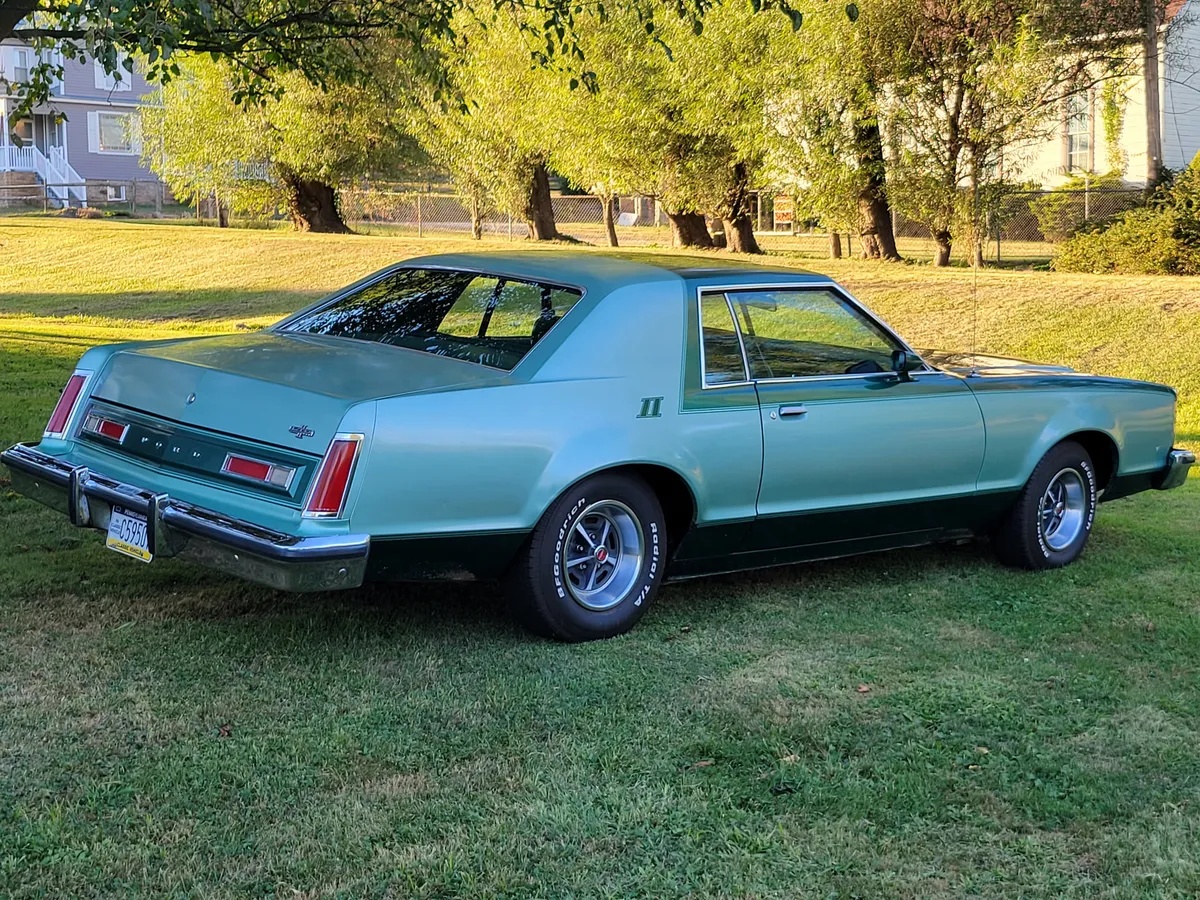 Ford-Ltd-ii-1978-Light-Green-amp-Dark-Green-Green-4