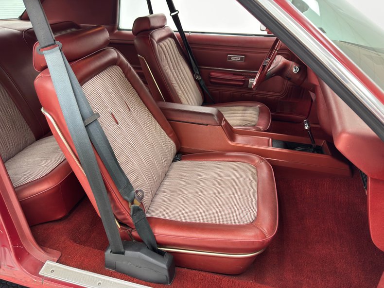 Ford-Ltd-ii-1978-Polar-White-Red-42