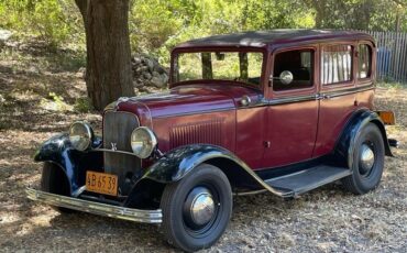 Ford-Model-18-1932-Maroon-Tan