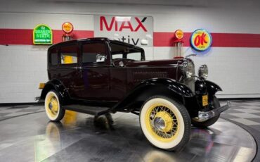 Ford-Model-18-1932-Sedan-1