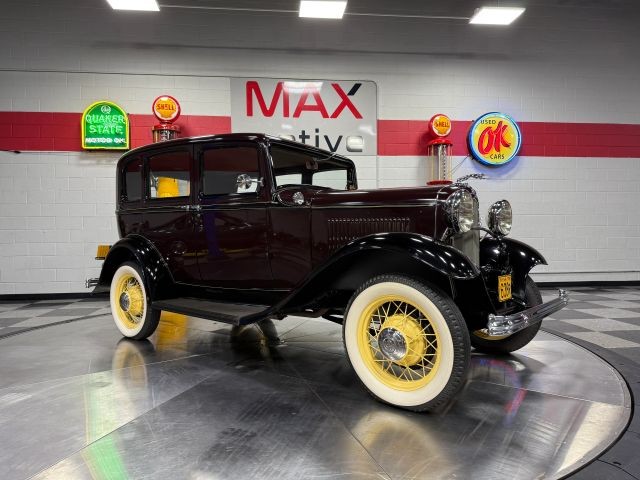 Ford-Model-18-1932-Sedan-1
