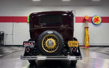 Ford-Model-18-1932-Sedan-10