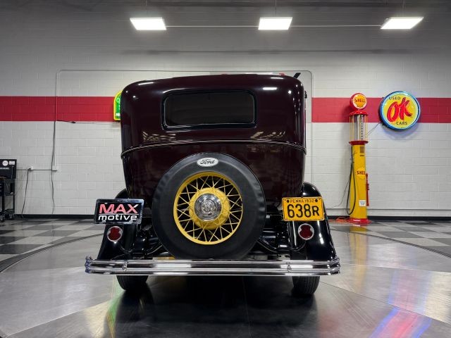 Ford-Model-18-1932-Sedan-10