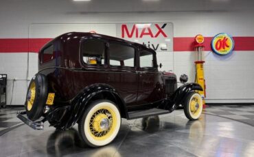 Ford-Model-18-1932-Sedan-11