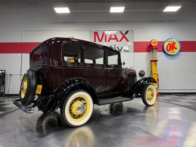Ford-Model-18-1932-Sedan-11
