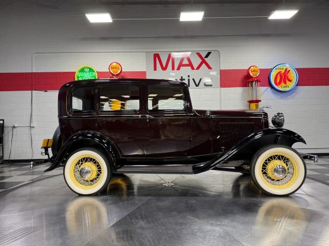 Ford-Model-18-1932-Sedan-13