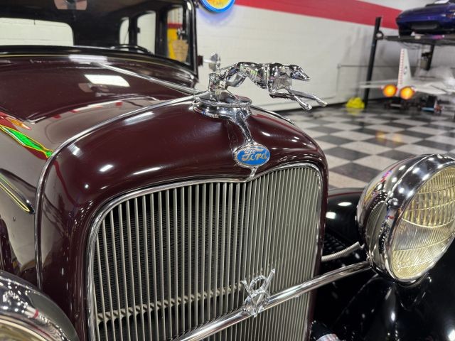 Ford-Model-18-1932-Sedan-18