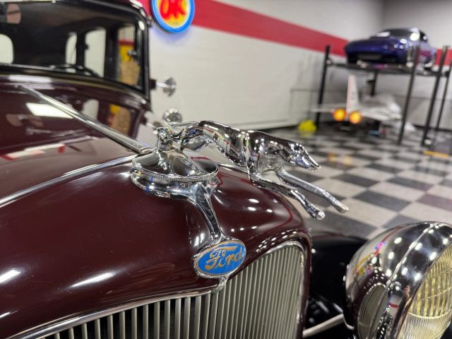 Ford-Model-18-1932-Sedan-19