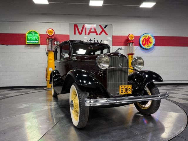 Ford-Model-18-1932-Sedan-2
