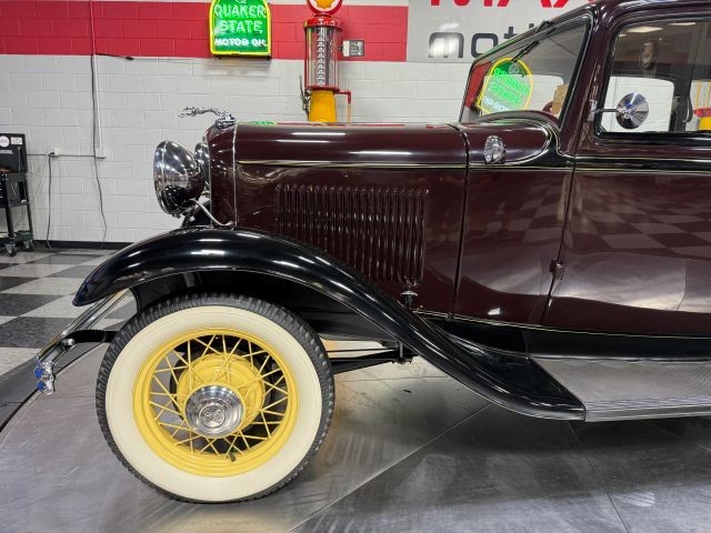Ford-Model-18-1932-Sedan-20