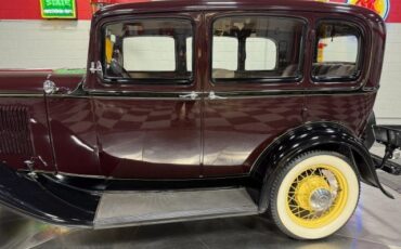 Ford-Model-18-1932-Sedan-21
