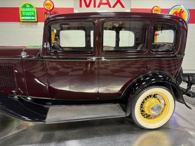 Ford-Model-18-1932-Sedan-21