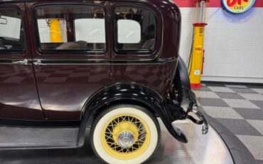 Ford-Model-18-1932-Sedan-22