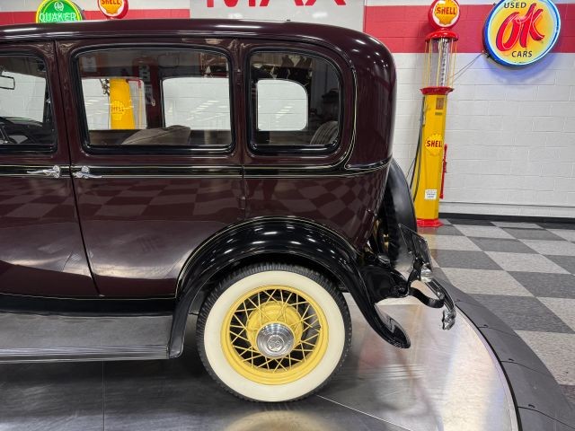 Ford-Model-18-1932-Sedan-22