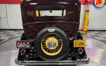 Ford-Model-18-1932-Sedan-23