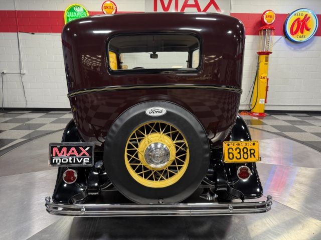 Ford-Model-18-1932-Sedan-23