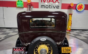 Ford-Model-18-1932-Sedan-24