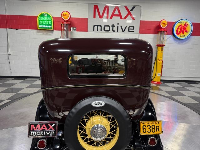 Ford-Model-18-1932-Sedan-24