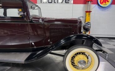 Ford-Model-18-1932-Sedan-27
