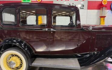 Ford-Model-18-1932-Sedan-28