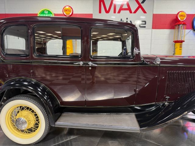 Ford-Model-18-1932-Sedan-28