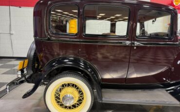Ford-Model-18-1932-Sedan-29