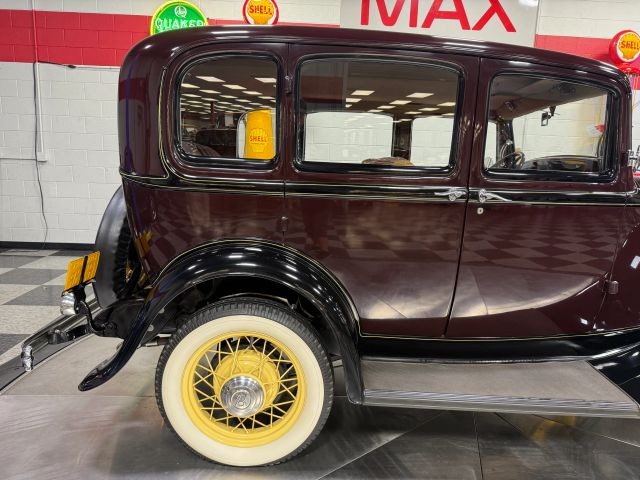 Ford-Model-18-1932-Sedan-29